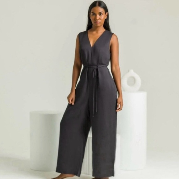NWT ETTITUDE Sateen Bamboo Jumpsuit Size L Pockets Zip In Back plunging V